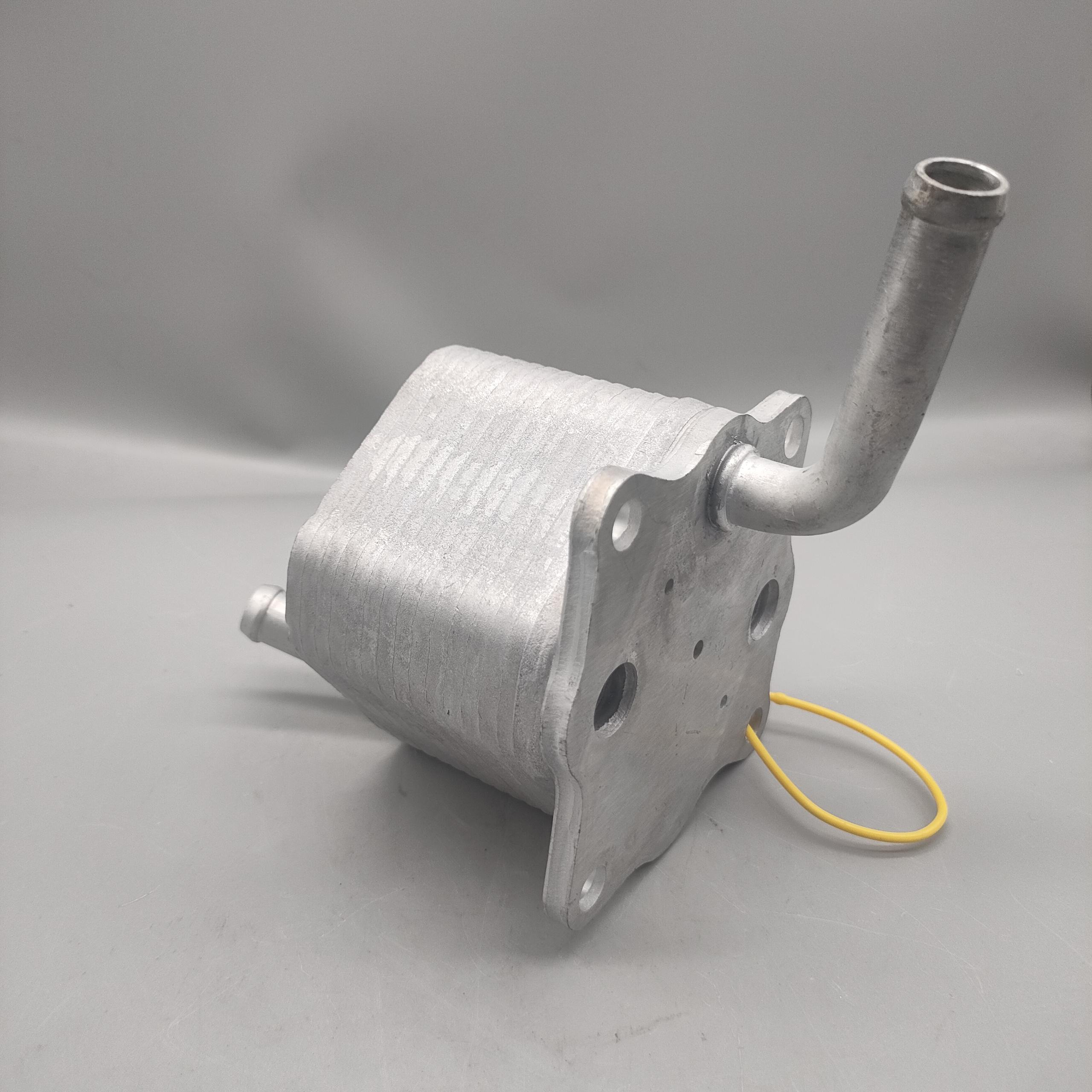 150710E010 5500863S 028117070B 55004030 1360071 8M0376778041 OKVW086 15606013 KVW3086 Engine Oil Cooler for Toyota Hilux
